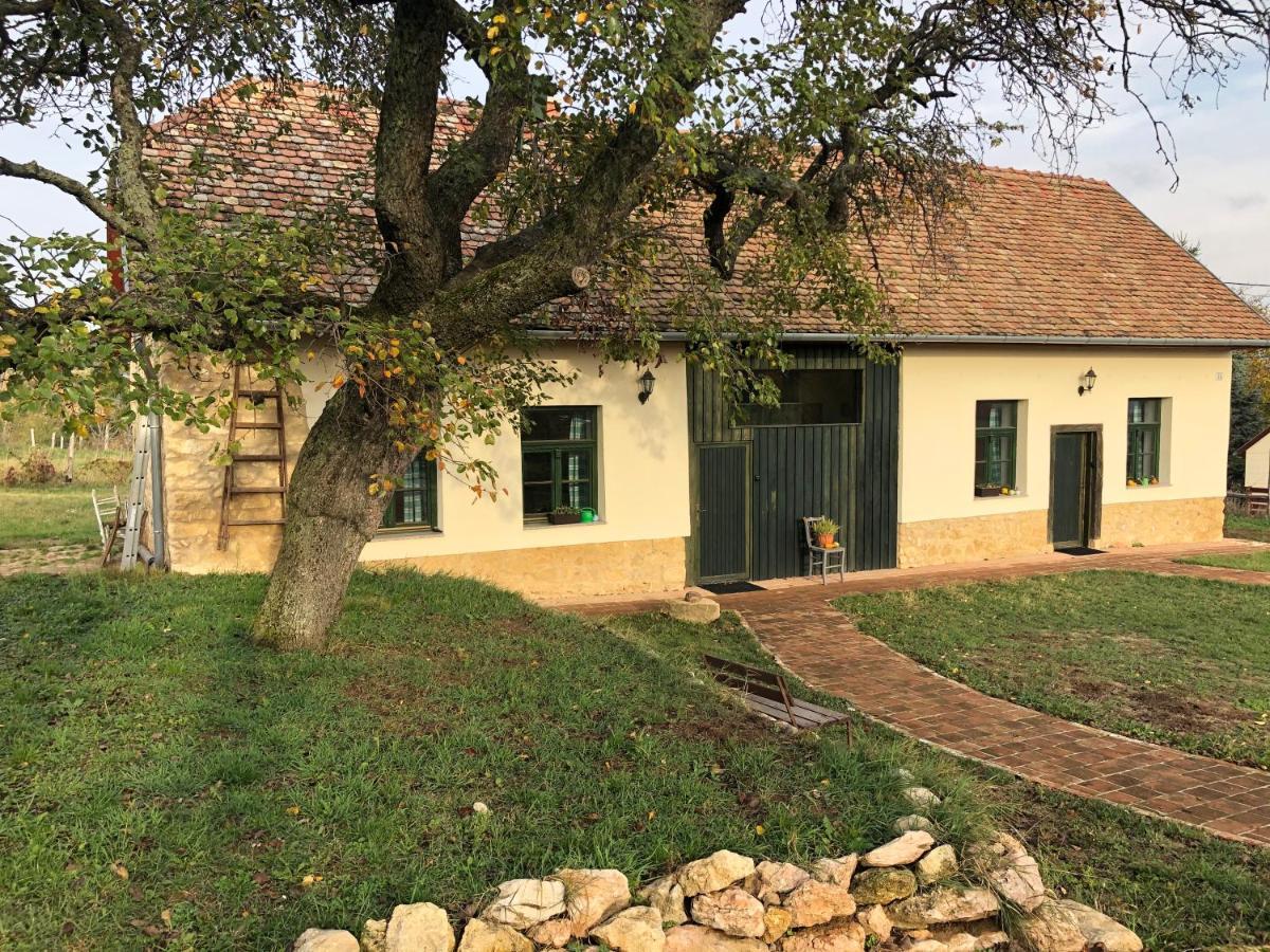 Édenkert Vendégházak Pécsvárad Extérieur photo