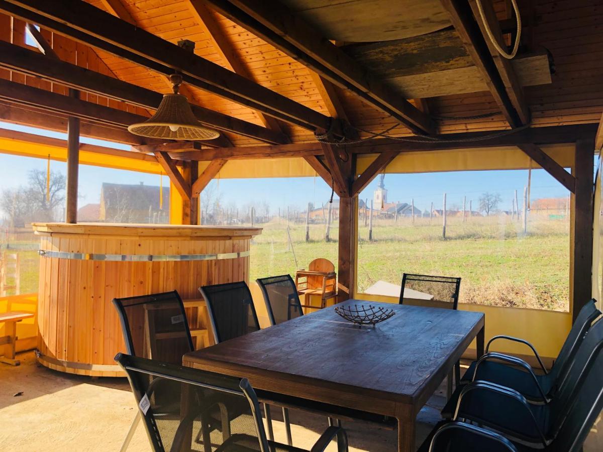 Édenkert Vendégházak Pécsvárad Extérieur photo