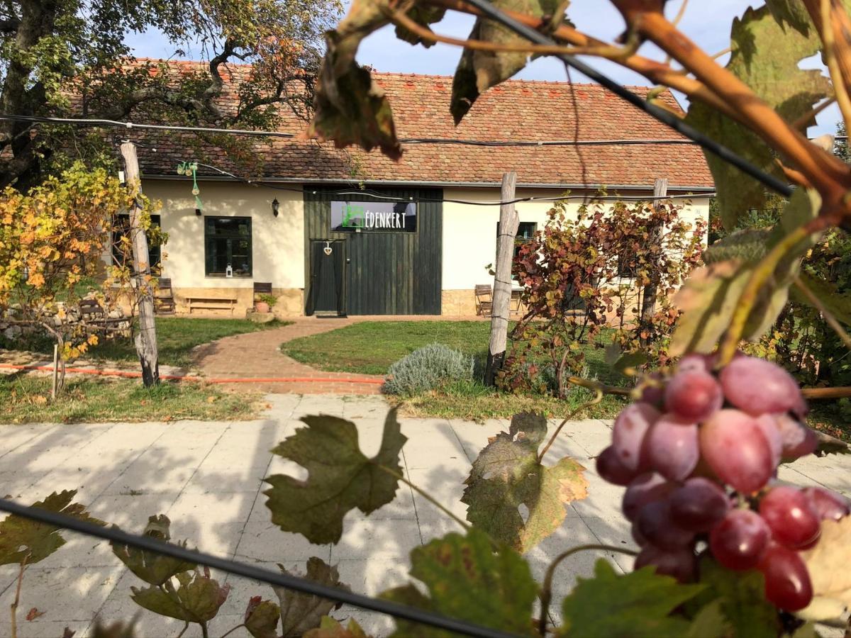Édenkert Vendégházak Pécsvárad Extérieur photo
