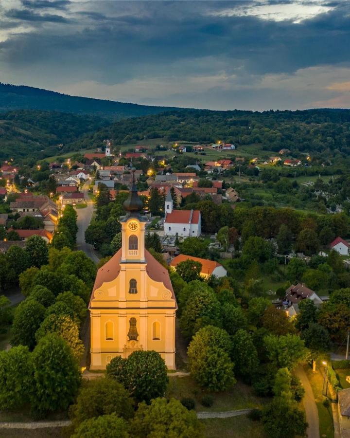 Édenkert Vendégházak Pécsvárad Extérieur photo