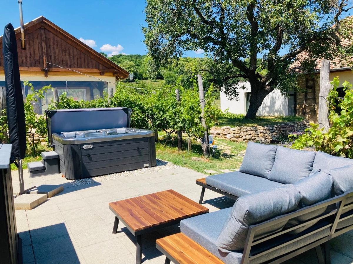Édenkert Vendégházak Pécsvárad Extérieur photo