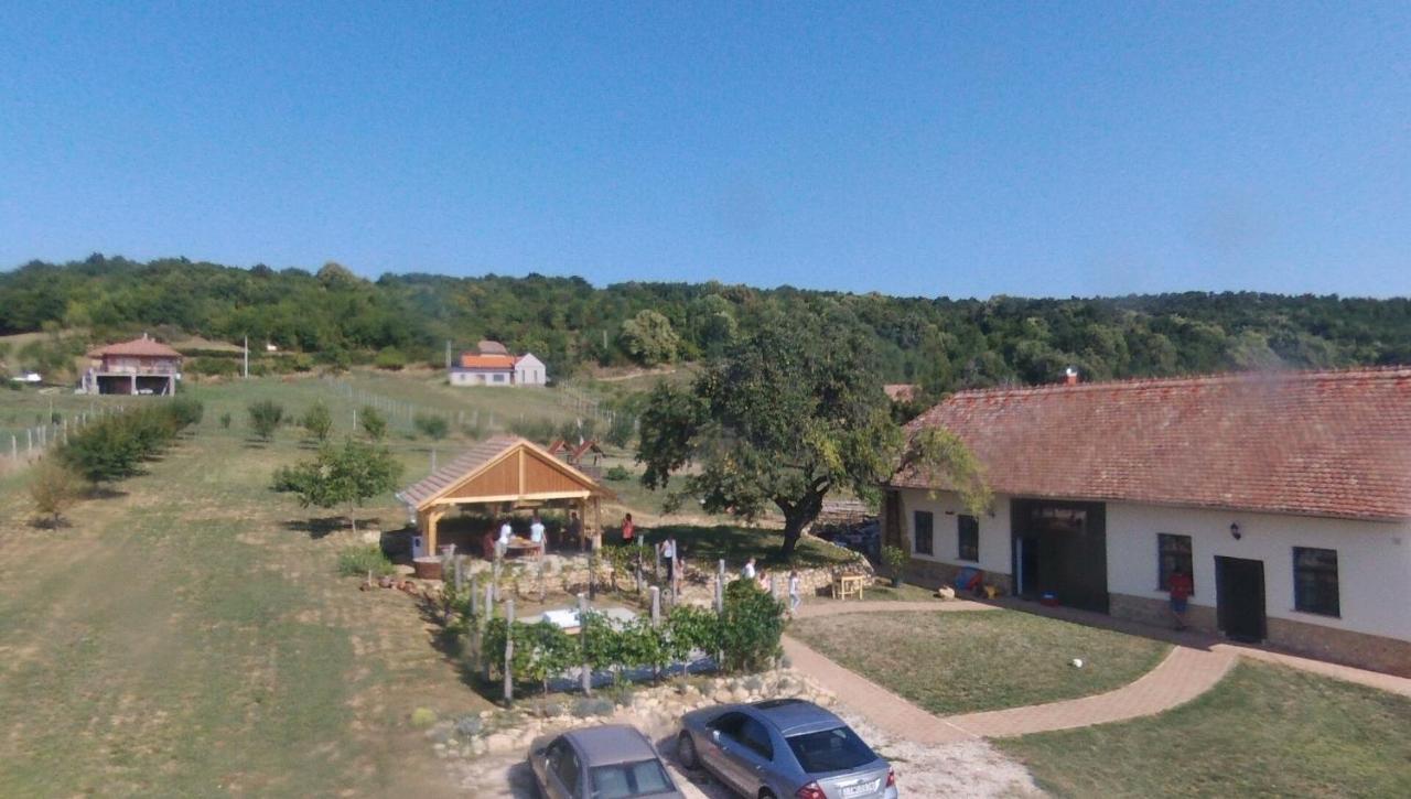 Édenkert Vendégházak Pécsvárad Extérieur photo